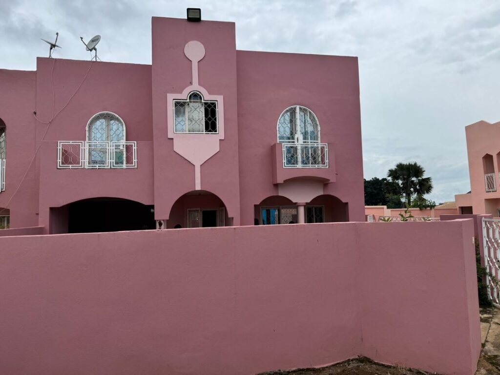 Façade du siège de l’ONG APROSPEN à Ngaoundéré, quartier Baladji II